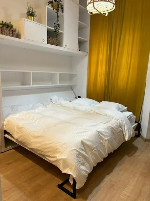 Tiny Studio Quinet Bucarest 0*,  Romania